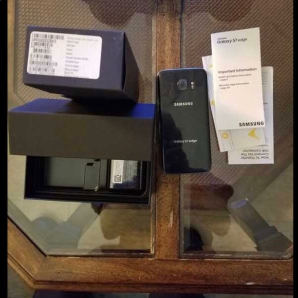 Samsung Galaxy S7 Edge 16GB - Picture 3 of 5